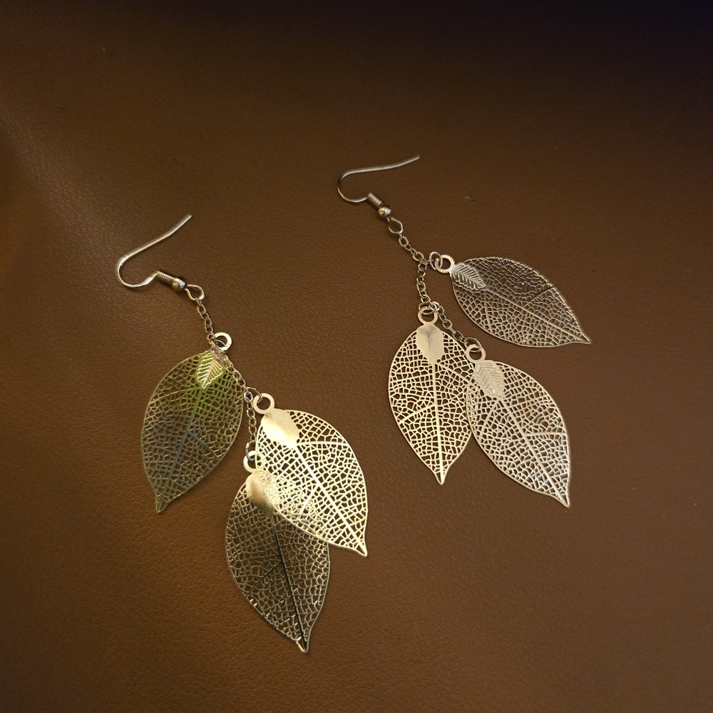 3.5" drop goldtone fashion leaf earrings
